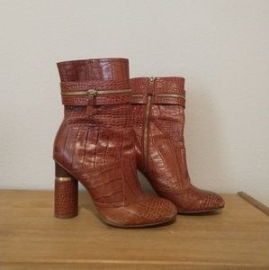 BCBG funky boots size 7